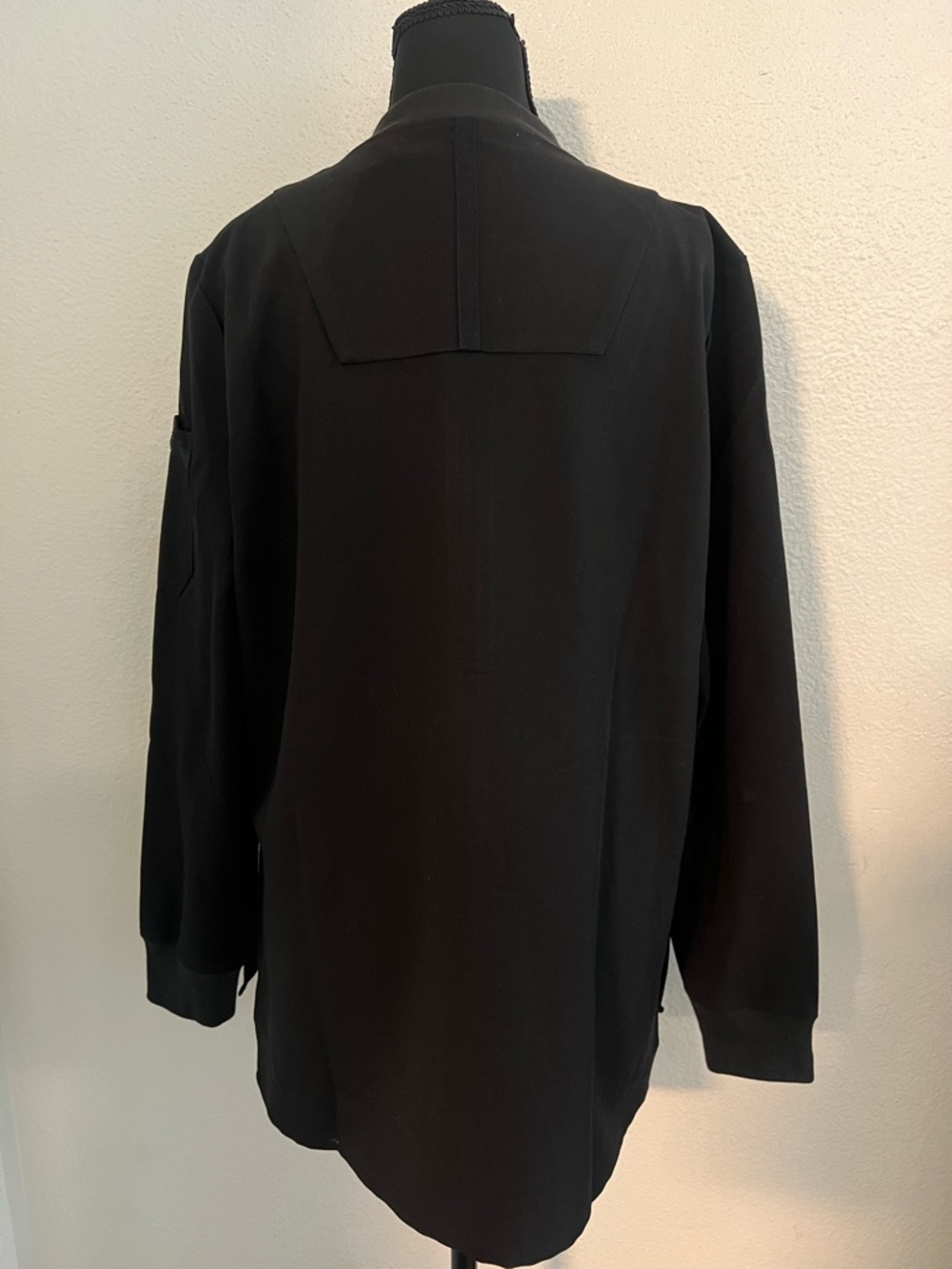 FIGS Black Medical Scrub Jacket with Logo Patch - Picture 3 of 7